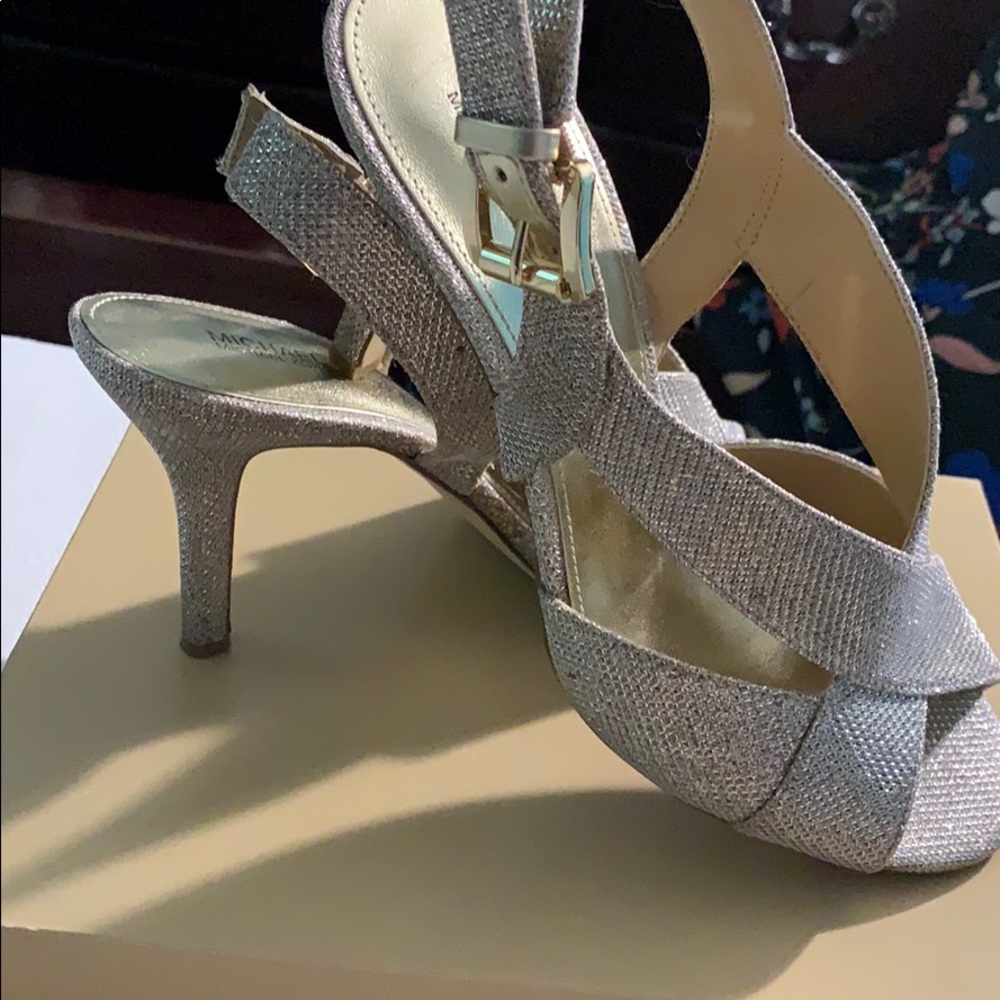 Shoes - Picture 4 of 5